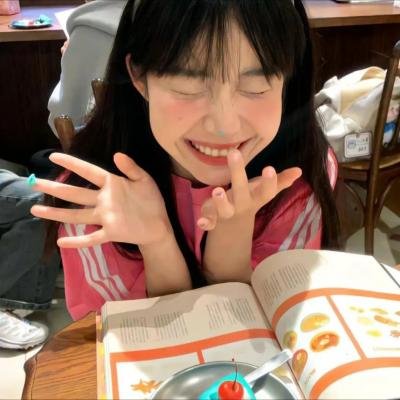 当红小花与神秘男子同车离开，深夜内幕曝光，好友出面澄清